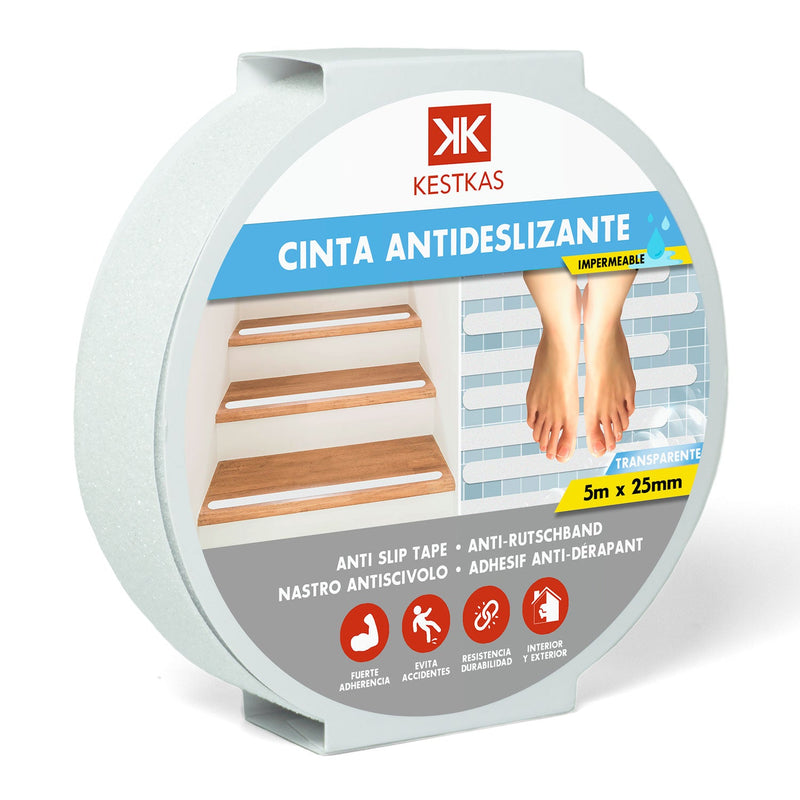 Colocación de cinta antideslizante en los peldaños de una escalera exterior